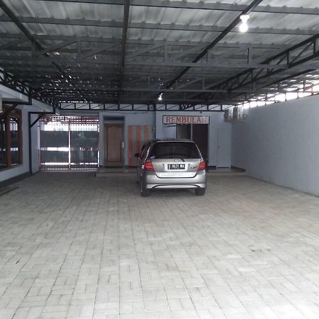 Rembulan Guest House Jombang Bagian luar foto