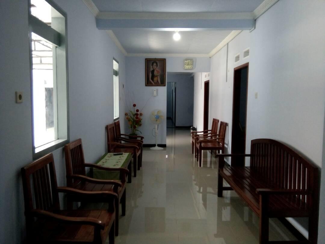 Rembulan Guest House Jombang Bagian luar foto